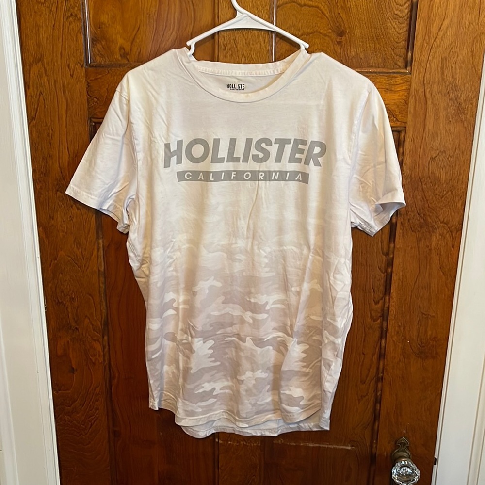 Hollister Graphic Tee